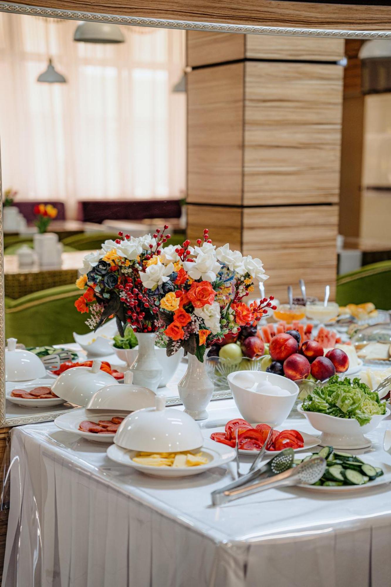 Union Plaza Hotel Nur-Sultan  Exterior photo